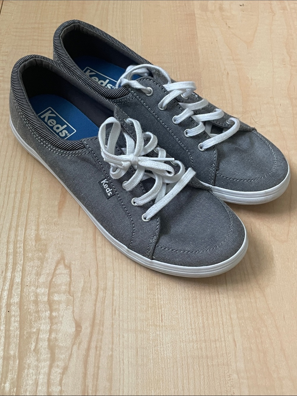 Keds Women’s Gray Canvas Lace-Up Sneakers with White Laces 7.5